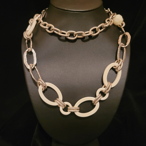 Jewelry - Estate White Lucite Chain Statement Necklace